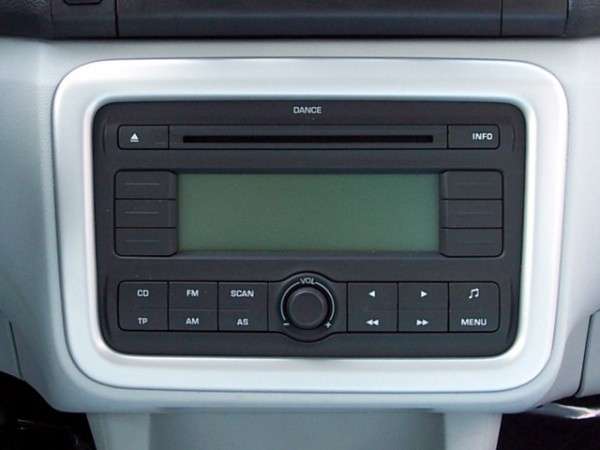 Škoda Roomster - Dekor interiéru, (rámeček kolem rádia) ABS-stříbrný matný