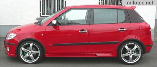 Škoda Fabia II - Designový polep zadních sloupků - černý lesklý