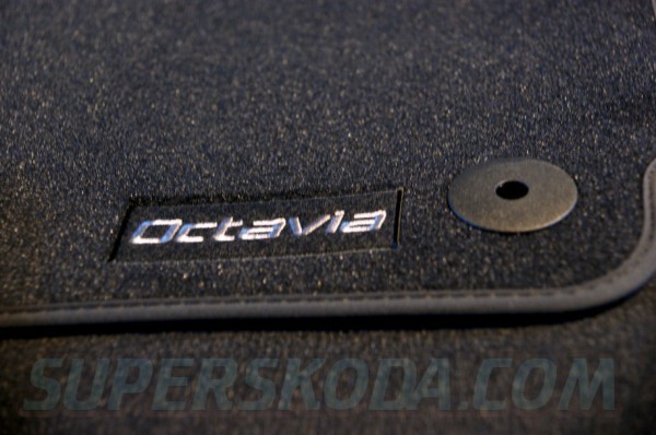 Škoda Octavia II 04-12 - Matné textilní koberce PRESTIGE RHD