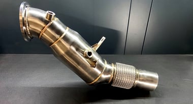 Sportovní downpipe - vyšší výkon, rychlejší náběh turba a agresivnější zvuk