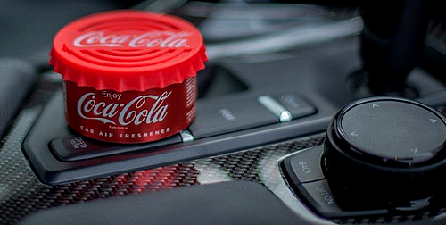 Provoňte si auto úžasnou autentickou vůní limonády Coca Cola