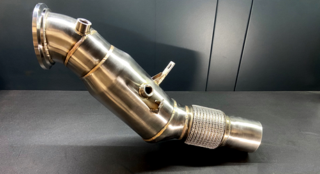 Sportovní downpipe – vyšší výkon, rychlejší náběh turba a agresivnější zvuk