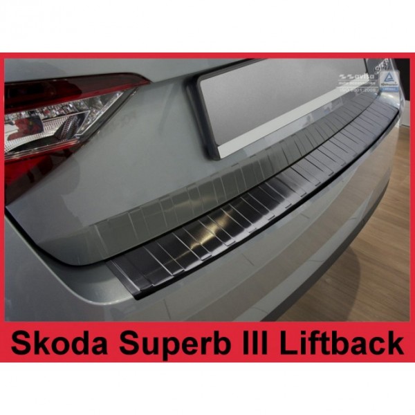 Škoda Superb III Liftback 15- - lišta hrany kufru černá leštěná