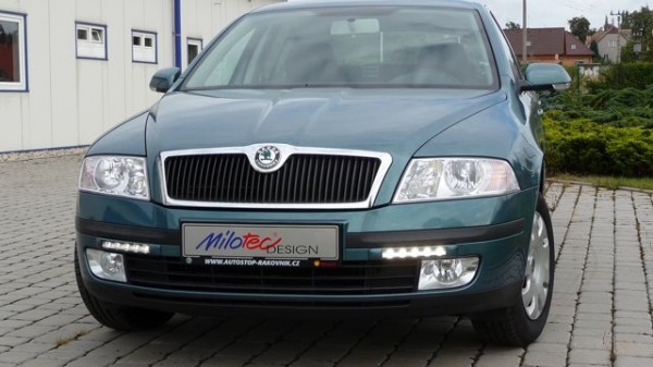 Škoda Octavia II - LED denní světlá světla s krycím rámečkem - ABS černý