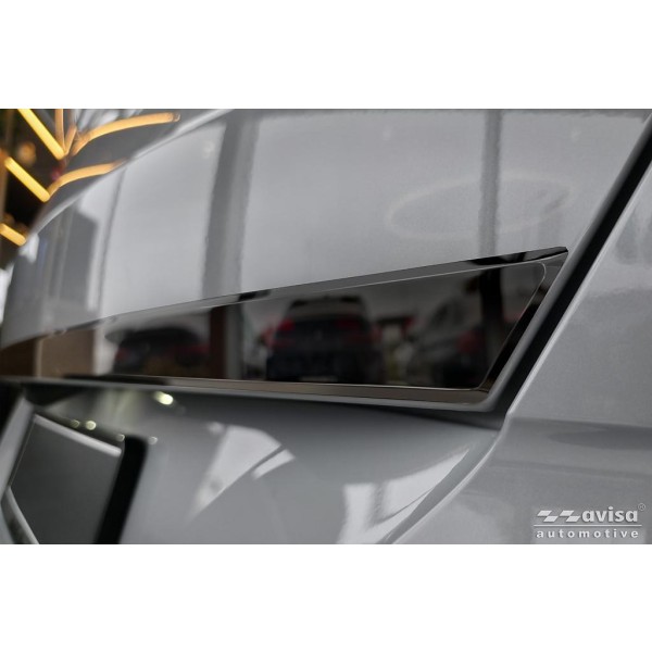 Nerez lišta hrany dveří kufru BMW X3 IV (G45) - černý lesk