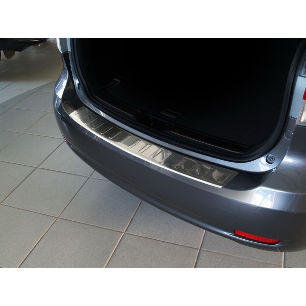 NEREZ Kryt prahu zadních dveří Toyota AVENSIS III Combi