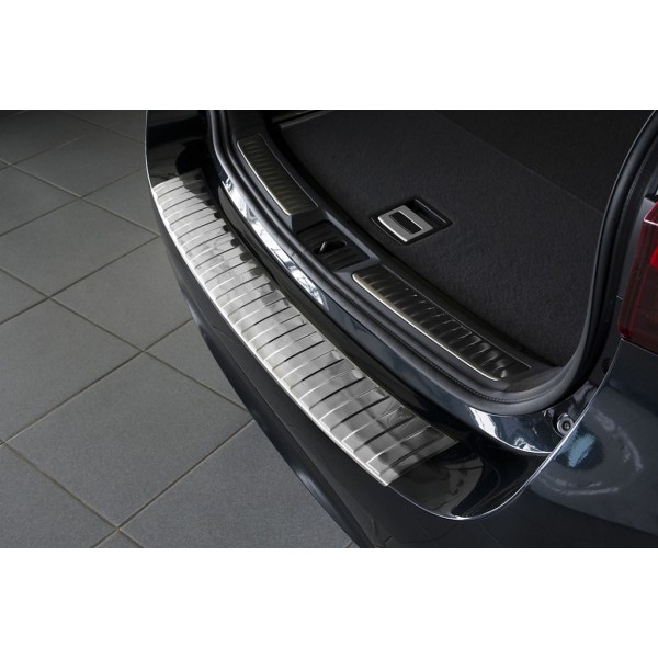 NEREZ Kryt prahu zadních dveří Toyota Avensis III kombi