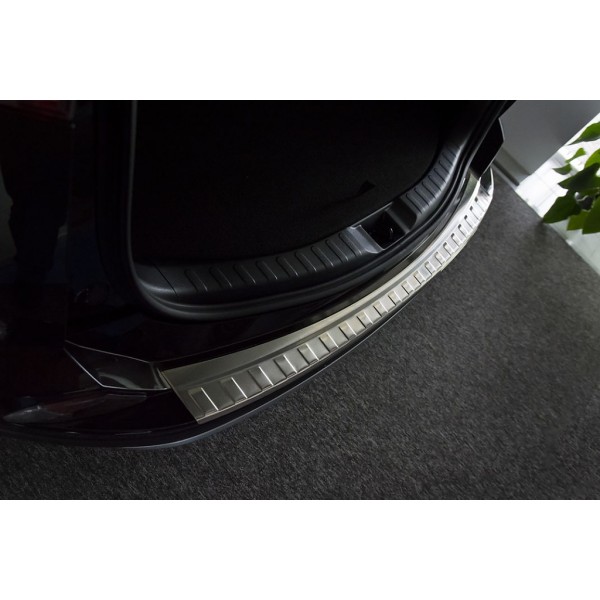 NEREZ Kryt prahu zadních dveří Toyota RAV4 IV