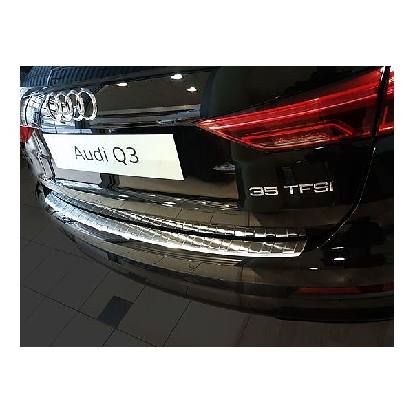 NEREZ Kryt prahu zadních dveří Audi Q3 II