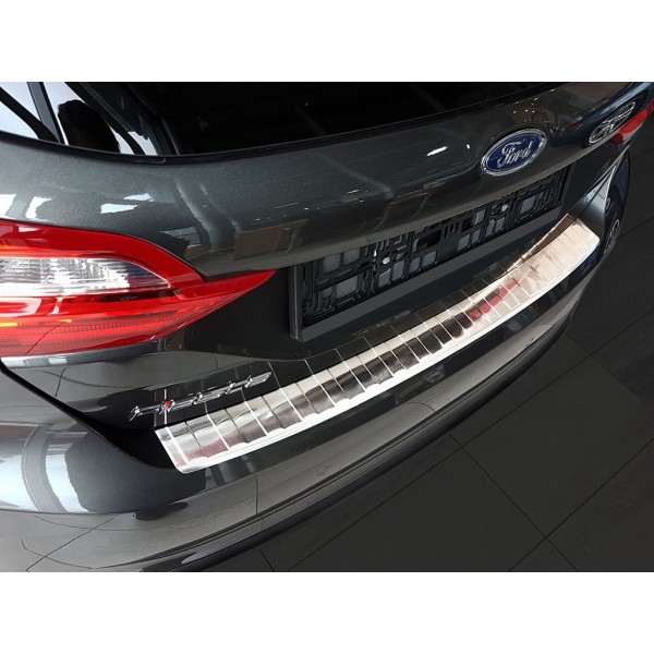 NEREZ Kryt prahu zadních dveří Ford Fiesta MK8