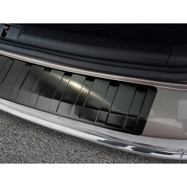 NEREZ Kryt prahu zadních dveří Volkswagen Passat B7 kombi - černý grafit