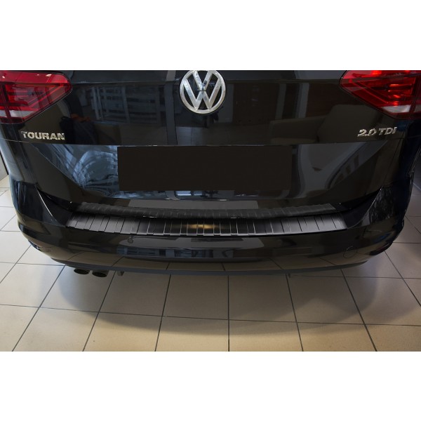 NEREZ Kryt prahu zadních dveří Volkswagen Touran II - černý grafit