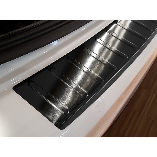 NEREZ Kryt prahu zadních dveří Volvo V60 - černý grafit