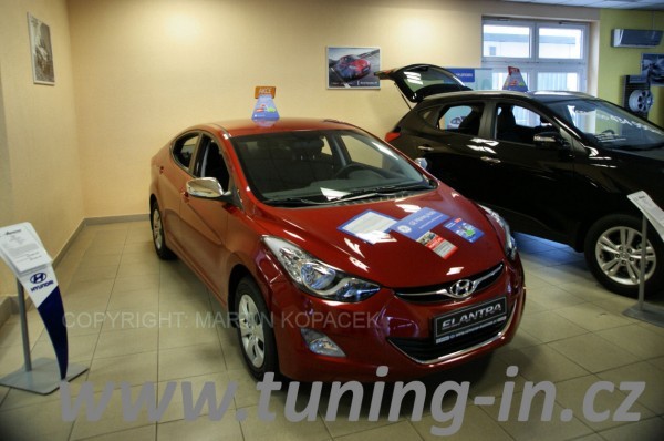 Hyundai Elantra - NEREZ chrom kryty zrcátek (s blinkry) OMTEC