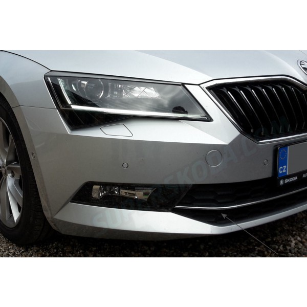 Škoda Superb III - pravá chrom lišta nárazníku