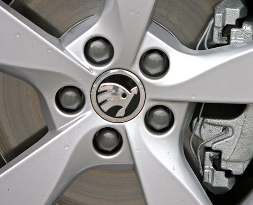 Škoda Superb II - Středové krytky alu kol ŠKODA