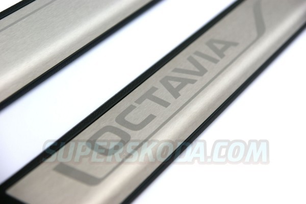 Škoda Octavia III - Prahové lišty s logem Octavia
