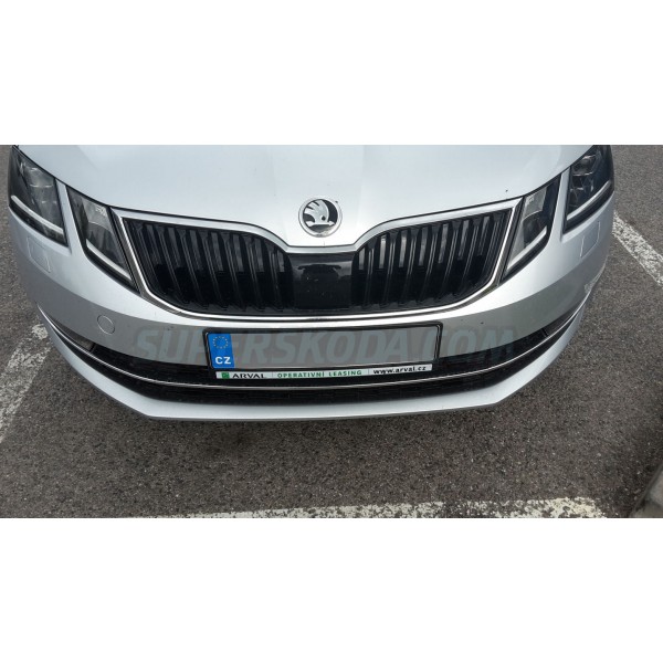 Škoda Octavia III 17- facelift  - chrom středová lišta nárazníku