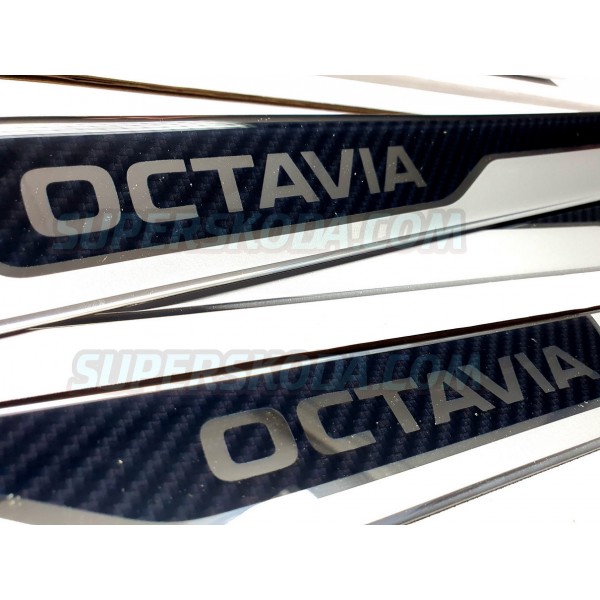 Škoda Octavia IV - prahové lišty s logem