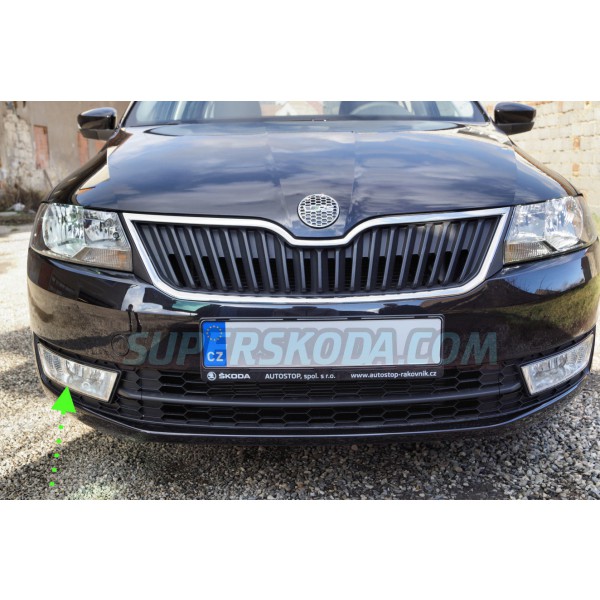 Škoda Rapid 15- - mlhovka s LED DRL svícením chrom pravá