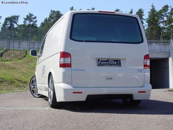 VW T5 - Zadní nárazník s krytkou na tažné zařízení