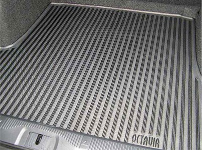 Škoda Octavia II - Gumotextilní koberec do kufru sedan