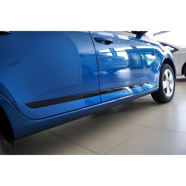 Škoda Fabia III - boční dveřní lišty glossy black