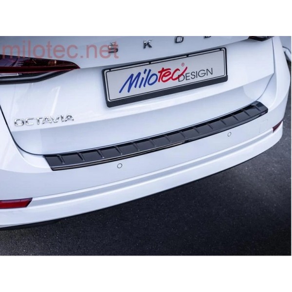 Škoda Octavia IV FACELIFT Combi / RS FACELIFT Combi - Práh pátých dveří s výstupky ČERNÝ LESKLÝ ''klavírlak''