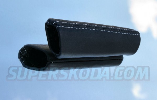 Škoda Superb II - Madlo ruční brzdy černé a bíle prošité
