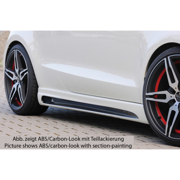 Rieger boční práh mont. strana levá pro Audi A1 8X 3-dvéř., 5-dvéř. (sportback) vč. faceliftu, r.v. 02/15-, 08/10-12/14, plast ABS s povrchovou úpravou Carbon-Look, s prolisem a výřezem