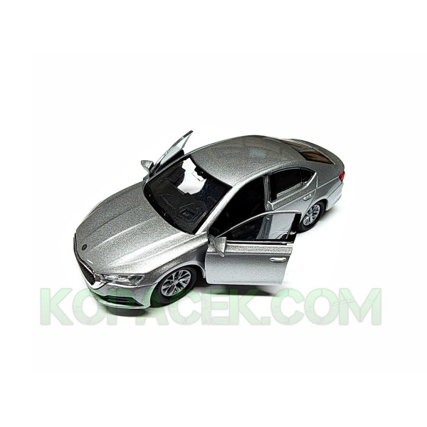 Škoda Octavia IV Liftback - model 1:34 SILVER