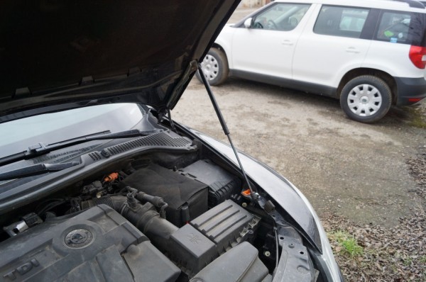 Škoda Octavia II - vzpěra kapoty KI-R - LEVÁ