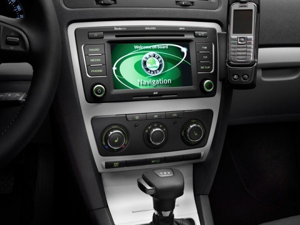 Škoda Octavia II - Rámeček středového panelu BRUSHED