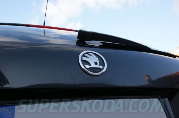 Škoda Octavia II - Nové logo ŠKODA na kufr
