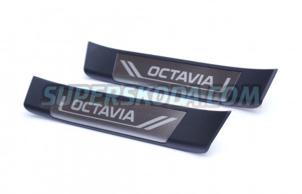 Škoda Octavia III - Zadní prahové lišty s logem OCTAVIA