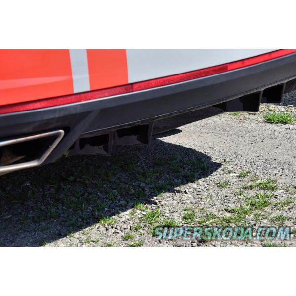 Škoda Octavia  III RS - středový zadní podnárazník lesklý černý