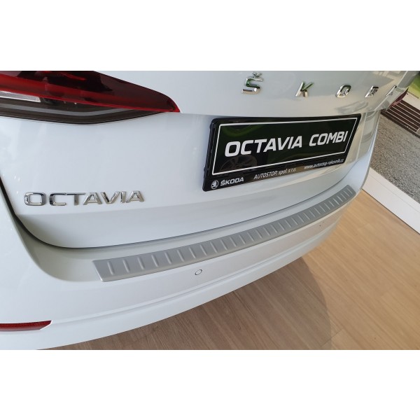 Škoda Octavia 4 combi  ochranný panel nárazníku silver