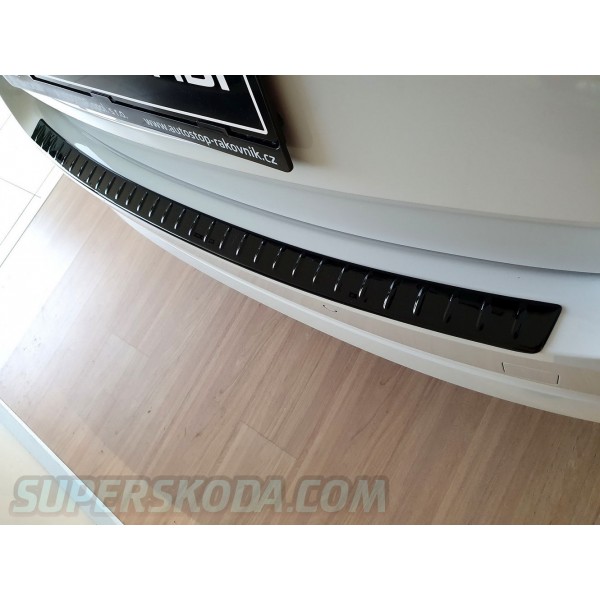 Škoda Octavia 4 combi  ochranný panel nárazníku černý lesk