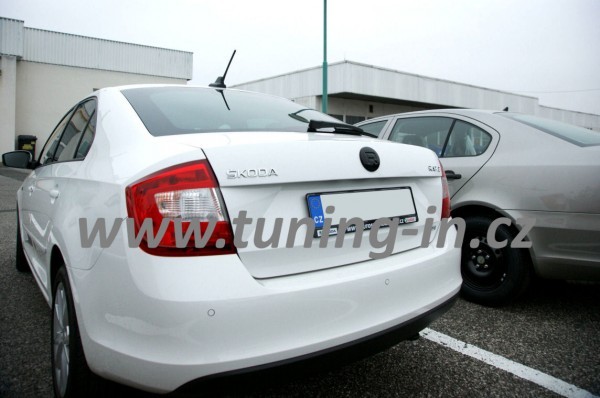 Škoda Rapid - kryt zadního znaku GLOSSY BLACK - KI-R