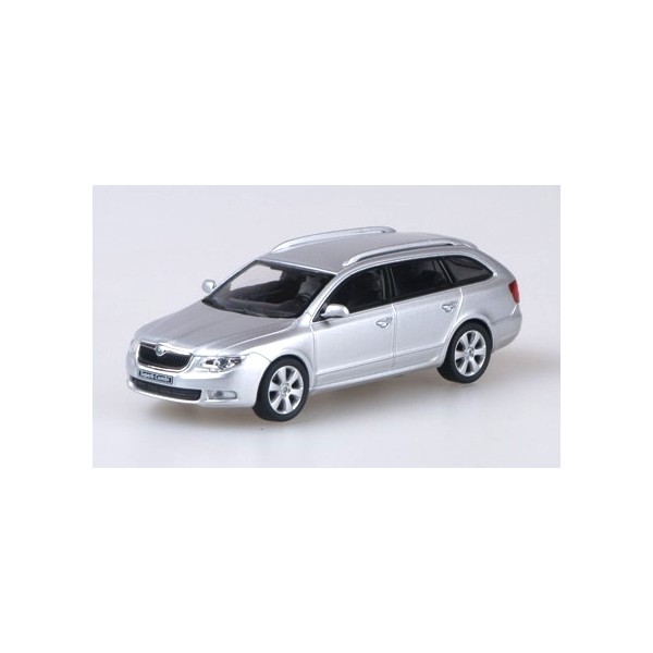 Model 1:72 Škoda Superb II Combi BRILLIANT SILVER - A7W