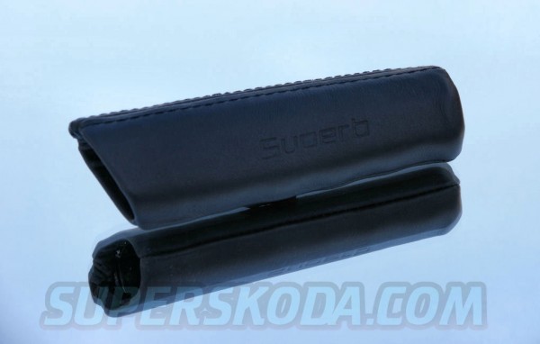 Škoda Superb II - Madlo ruční brzdy černé a černě prošité s logem Superb