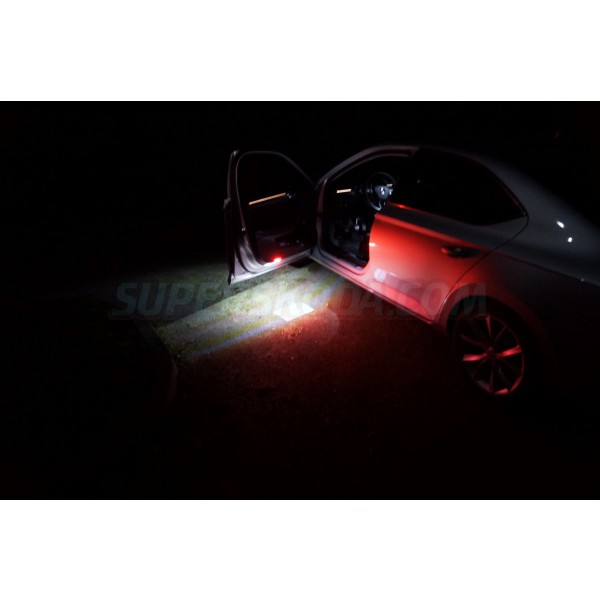 Škoda Superb III - červeno bíle LED osvětlení dveří