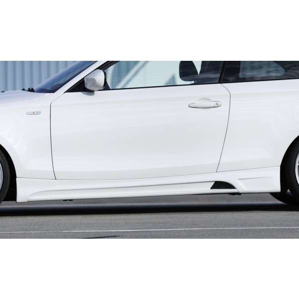 Rieger boční práh mont. strana levá pro BMW řada 1 E81, E82, E88 2-dvéř., kabriolet, kupé, sedan, r.v. 09/04-08/11, 10/07-, plast ABS bez povrchové úpravy, s prolisem a výřezem