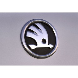 Škoda Fabia II - Nové logo na kufr ŠKODA