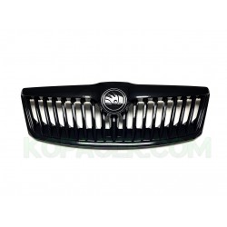 Škoda Octavia II Facelift 09-13 přední maska včetně znaku v barvě F9R Black magic