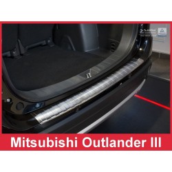 NEREZ Kryt prahu zadních dveří Mitsubishi Outlander III facelift - park. senzory
