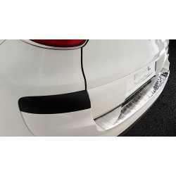 NEREZ Kryt prahu zadních dveří Fiat 500 L facelift