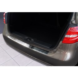 NEREZ Kryt prahu zadních dveří Mercedes B Class W246