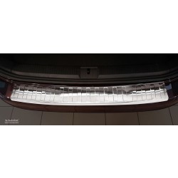 NEREZ Kryt prahu zadních dveří VW Passat B8 leštěný