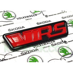 Škoda logo RS verze 2023 lakované, podklad černá barva F9R, logo VRS červená barva F3K